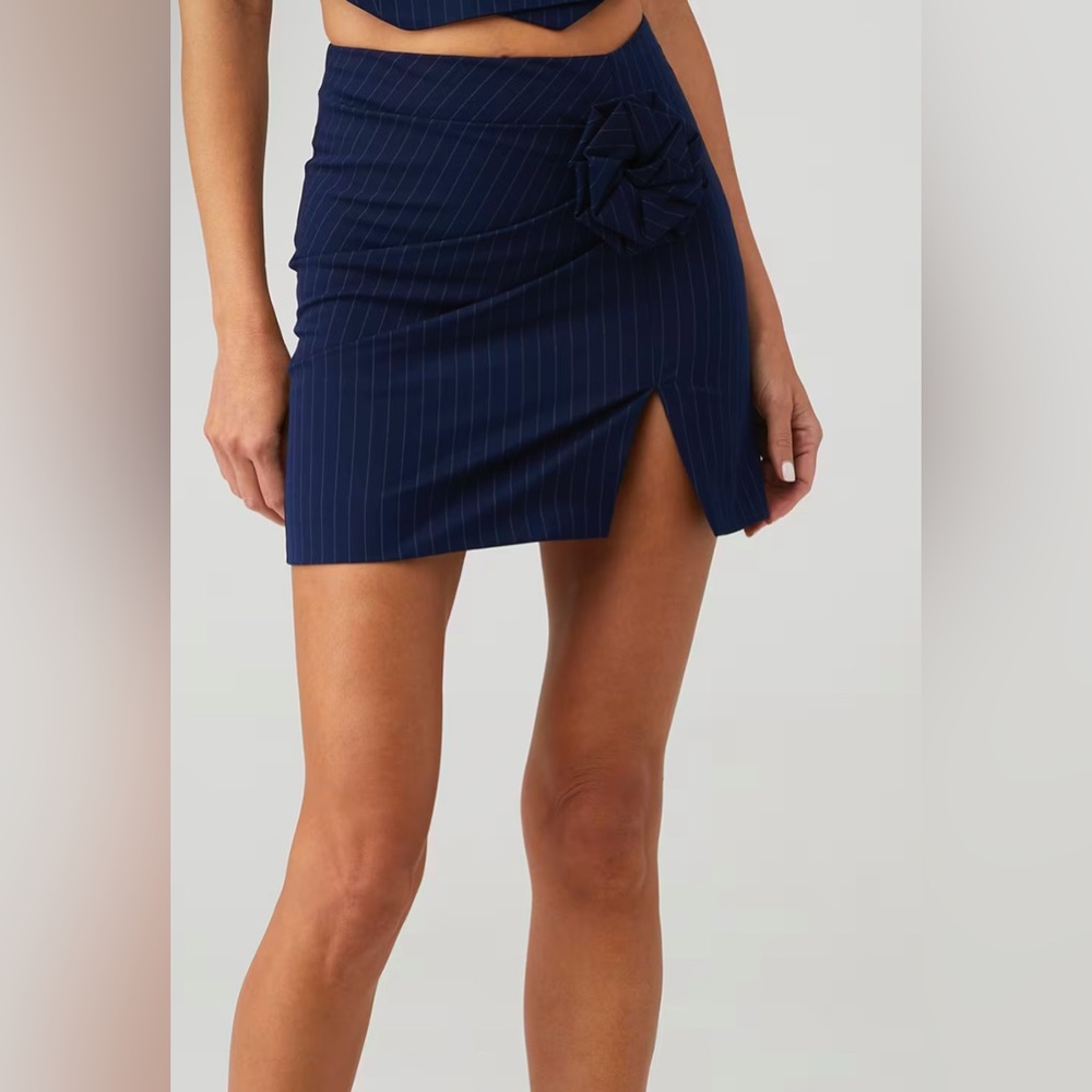 Bardot Layton Pinstripe Mini Skirt Blue Size 6. (408)